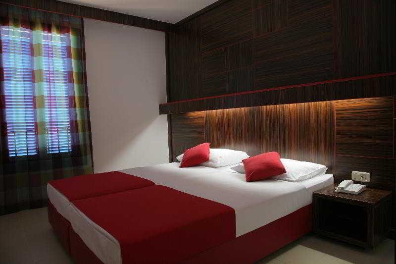 Hotel Slovenska Plaza Standard Budva Exterior photo