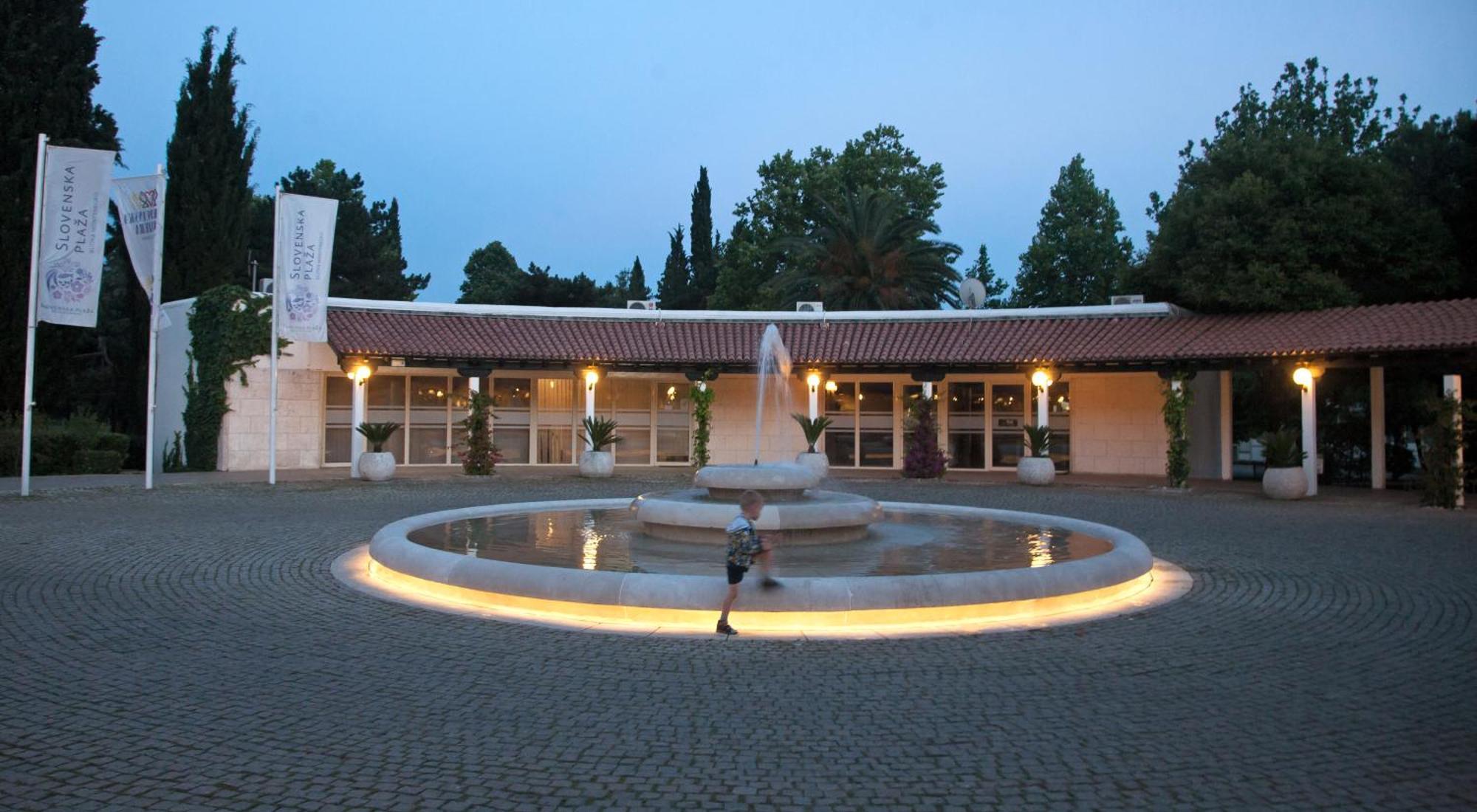 Hotel Slovenska Plaza Standard Budva Exterior photo
