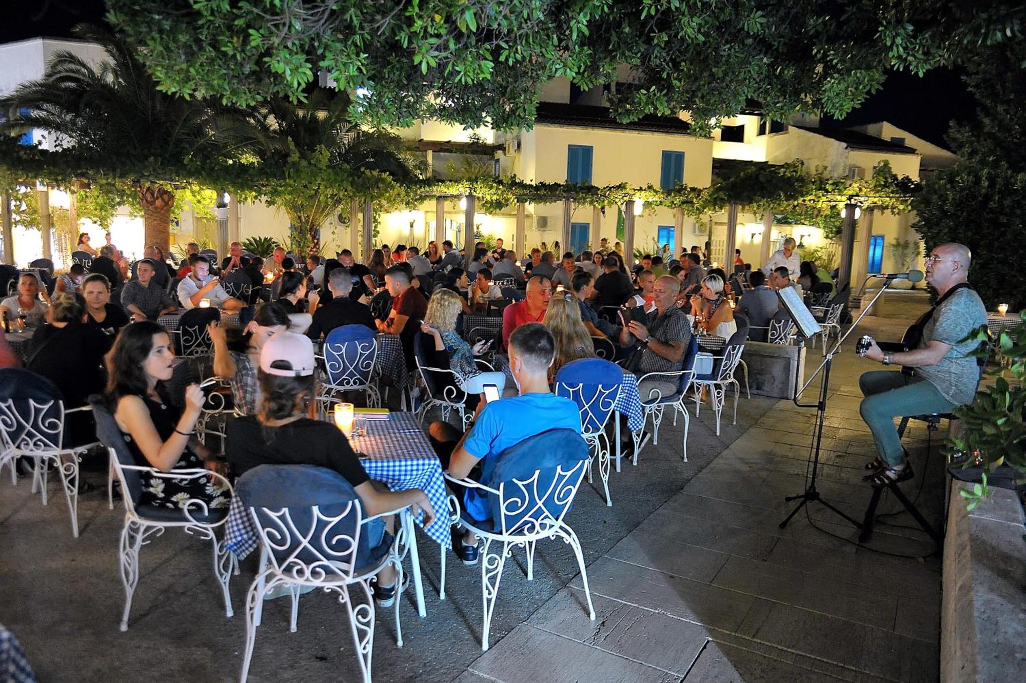Hotel Slovenska Plaza Standard Budva Exterior photo